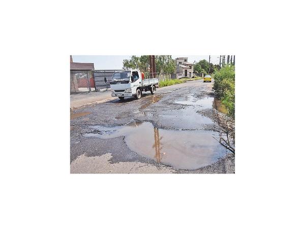 Minada de baches está vía de entrada y salida de Asunción