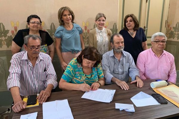 Premio Roa Bastos para Martínez Cuevas - Literatura - ABC Color