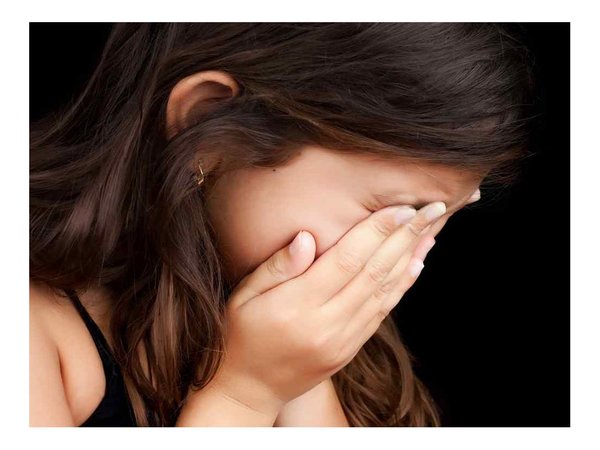 Una niña es retenida por su padre en España, denuncian