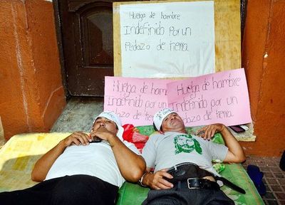 Campesinos inician huelga de hambre frente a Indert » Ñanduti