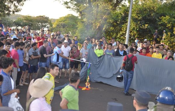 Marcha LGTBI: concejal insinúa que heridos se autolesionaron - Nacionales - ABC Color