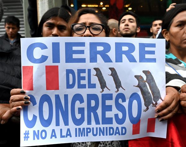 Vizcarra afianza su poder después de disolver el Congreso en Perú
