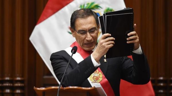 Perú, en crisis política: Amanece con dos presidentes tras disolución del Congreso