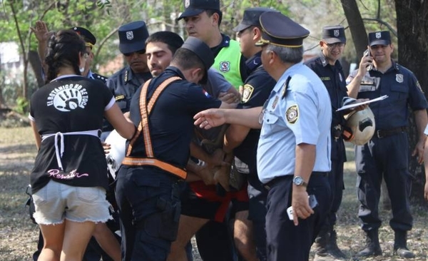 HOY / Botánico: activistas detenidos tras intentar impedir inicio de obras