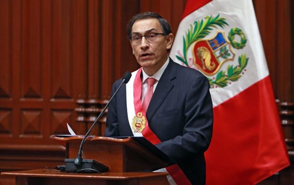 El Presidente de Perú disuelve el Congreso en medio de una disputa entre poderes