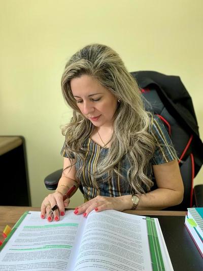 Prisión para madre que practicaba actos sexuales frente a sus hijas