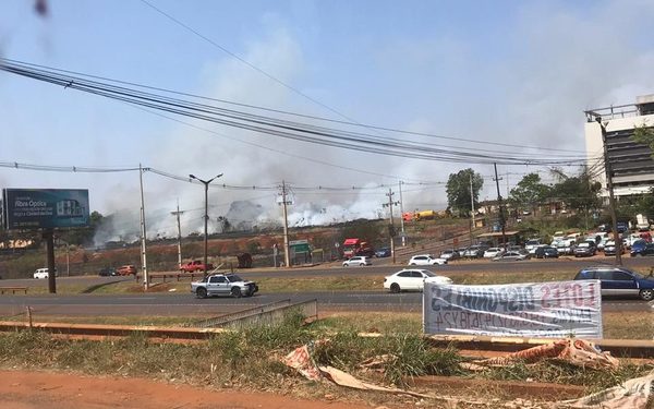 Se incendia pastizal en el Km. 8