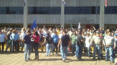 Recorte de presupuesto a Ande, anuncio de huelga y apagones a la vista: ola de calor duplica el terror - ADN Paraguayo