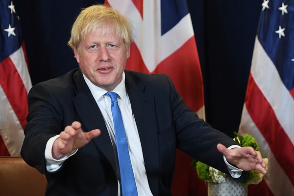 Periodista acusa a Boris Johnson de haberla manoseado