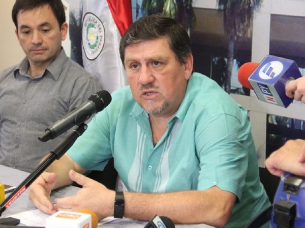 Blas Llano sugiere al Ejecutivo prohibir que los ministros pidan aumentos