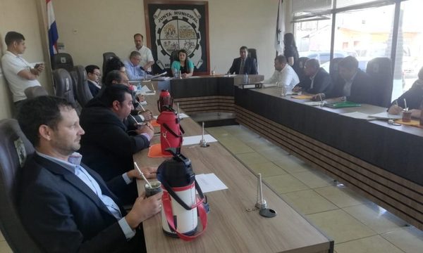 Con apoyo de 4 colorados y 4 liberales vendidos,  va al archivo pedido de intervención en Minga Guazú