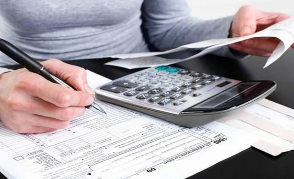 HOY / Quienes ganen más de 36 salarios mínimos este año deberán tributar IRP, recuerdan