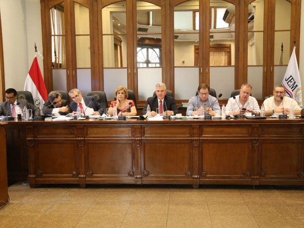 JEM decide enjuiciar a jueces de Paraguarí y fiscala