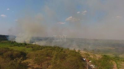 Aviones hidrantes de Argentina y Chile ayudan a combatir el fuego