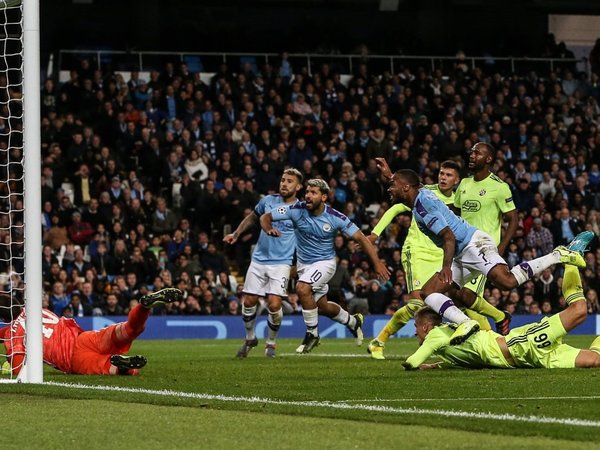 La paciencia del City derriba la fortaleza del Dinamo