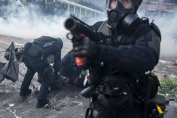 La violencia en Hong Kong eclipsa el aniversario del régimen chino - Mundo - ABC Color