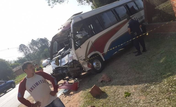 HOY / Imprudencia y velocidad se mezclan: choque deja un muerto y varios heridos