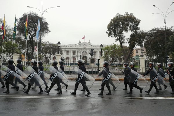 Perú: “Es la primera vez que hay un choque de poderes tan fuerte”