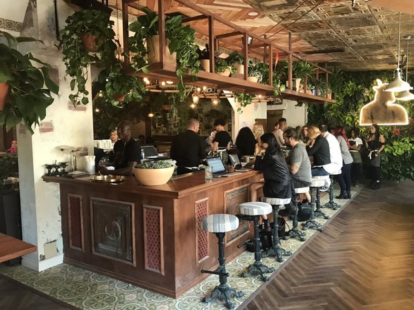 Abre sus puertas el primer café y restaurante a base de marihuana