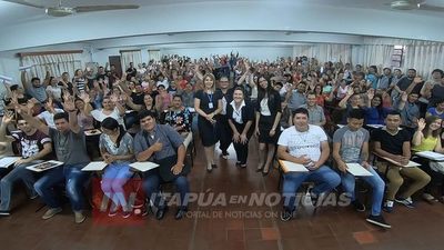 MASIVA PARTICIPACIÓN EN CHARLA SOBRE EMPLEO EN LA UCI