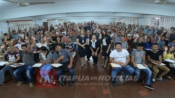 MASIVA PARTICIPACIÓN EN CHARLA SOBRE EMPLEO EN LA UCI