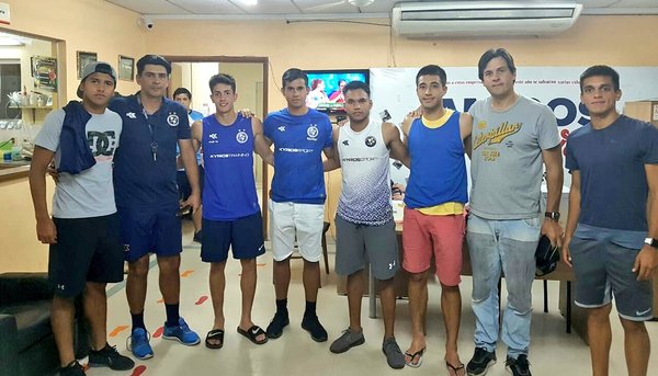 Jugadores de las inferiores de Sol fueron a ayudar a colegas de Olimpia