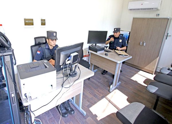 Mismo contenedor de las comisarías “de oro” cuesta cuatro veces menos