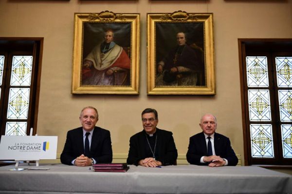 Magnate francés dona 100 millones de euros