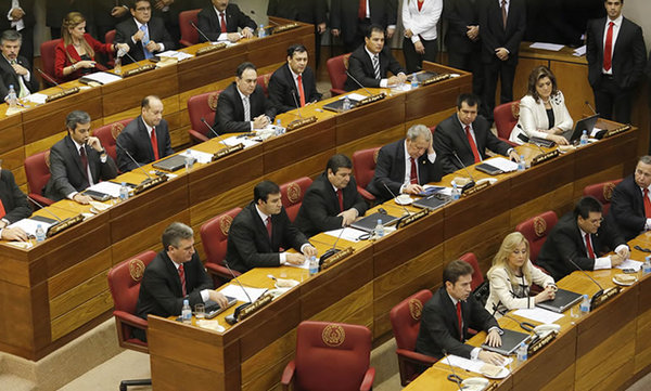 Senado podría elevar tope a tarjetas de crédito