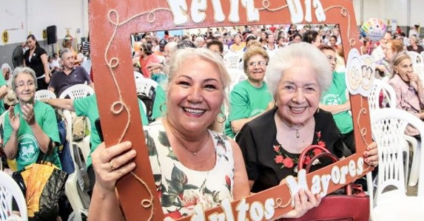 A puro ritmo se festejó día del adulto mayor