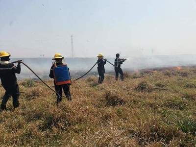 Incesante lucha de bomberos para controlar incendios en Misiones - Digital Misiones