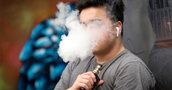 Le ponen la cruz al cigarrillo electrónico