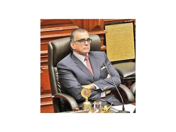 Congreso de Perú recurriría su cierre al Constitucional