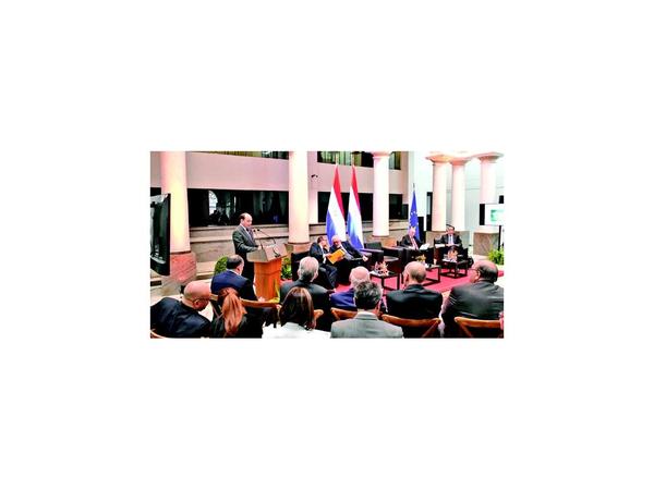 OCDE plantea reformas en salud, educación y protección social