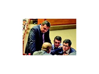 Plantean subsidio escolar para los hijos de policías