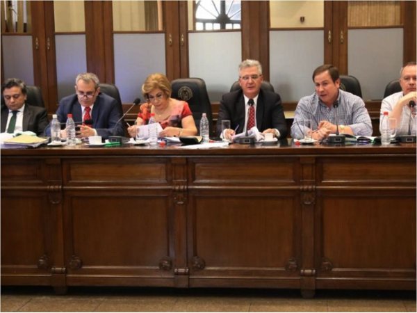 Abuso en Paraguarí: Jueces y fiscala suspendidos y enjuiciados por JEM