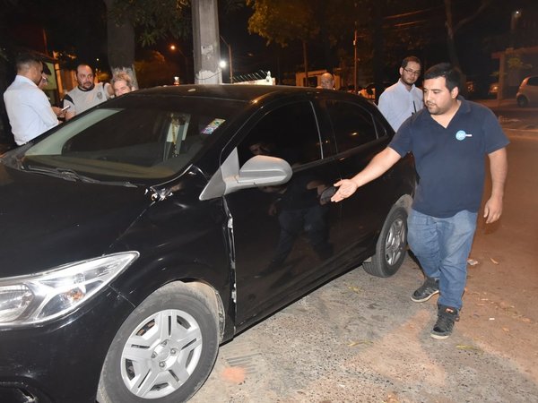Con piedra atacan a un conductor de Uber en Asunción