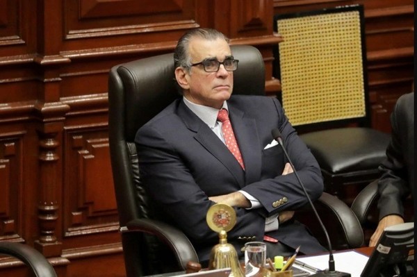 El presidente del Congreso de Perú rechazó suceder a Mercedes Aráoz por carecer de apoyo militar - ADN Paraguayo