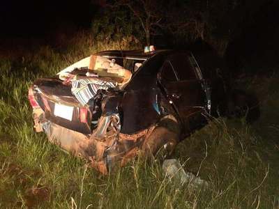 LA PAZ: VUELCO DE AUTOMÓVIL SOBRE GRANEROS DEL SUR DEJA CONDUCTOR HERIDO