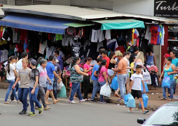 Economista recomienda ajustar cinturones porque la recesión será prolongada