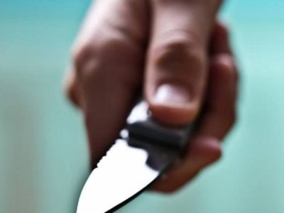 Clavó a su amigo porque también era novio de su chica'i