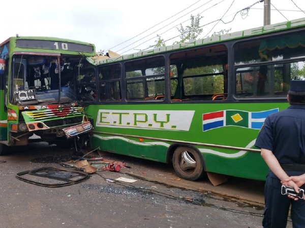 Accidente entre colectivos deja un fallecido y varios heridos en Capiatá
