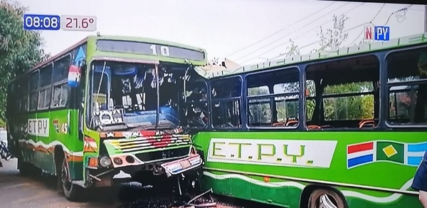 Un muerto en choque frontal de buses en Capiatá