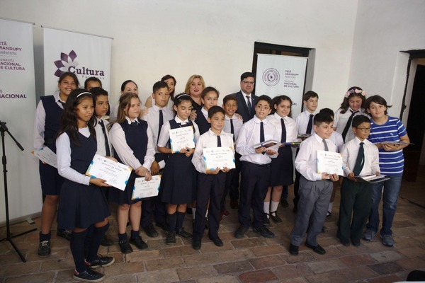 Cultura premió a estudiantes ganadores del Concurso Kambá | .::Agencia IP::.