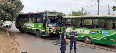 Un muerto y al menos 11 heridos en choque entre buses en Capiatá - Nacionales - ABC Color