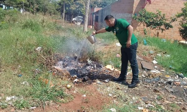 (0971) 840-450 el número para denunciar a quienes queman basuras en CDE