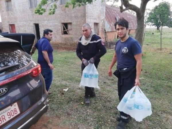 Asisten a bomberos voluntarios en zona de incendio - Digital Misiones