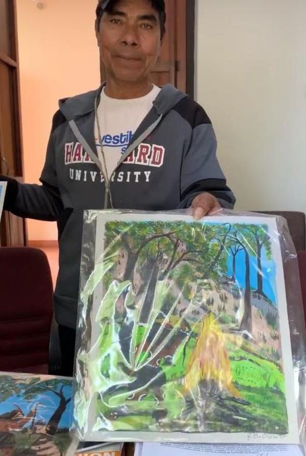 Artista indígena ofrece sus obras