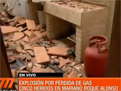 5 personas heridas tras explosión de gas en una vivienda
