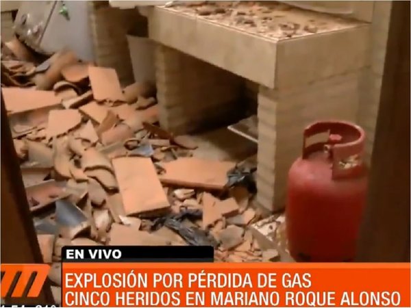 5 personas heridas tras explosión de gas en una vivienda